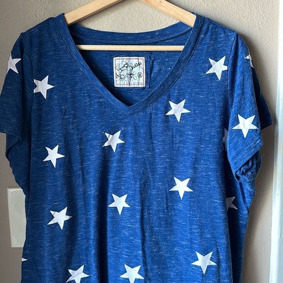 REFLEX Stars Short Sleeve V-Neck Tee - Picture 1 of 6